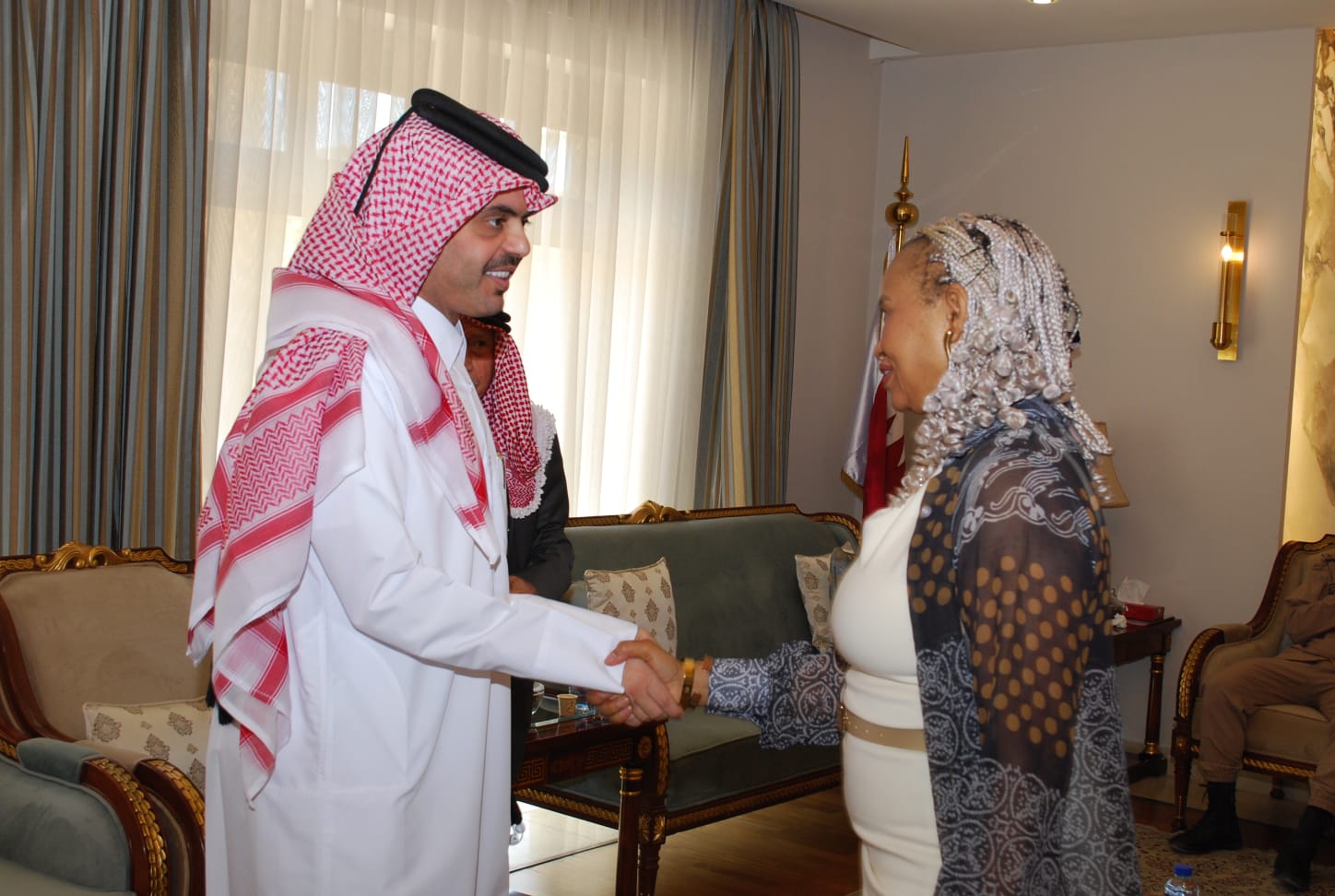 سفارة قطر في الأردن تستقبل المعزين بوفاة الأمير الوالد الشيخ حمد بن خليفة آل ثاني