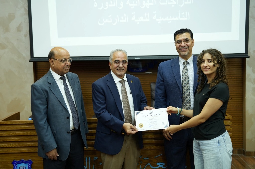 صورة حول : مستشار جامعة عمان الأهلية يرعى حفل توزيع شهادات الدورات التدريبية على طلبة كلية العلوم التربوية مستشار جامعة عمان الأهلية يرعى حفل توزيع شهادات الدورات التدريبية على طلبة كلية العلوم التربوية