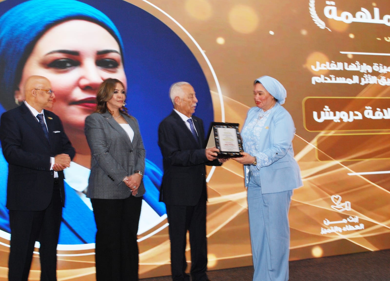 العيسوي يرعى احتفالية المركز الريادي بعيد الاستقلال