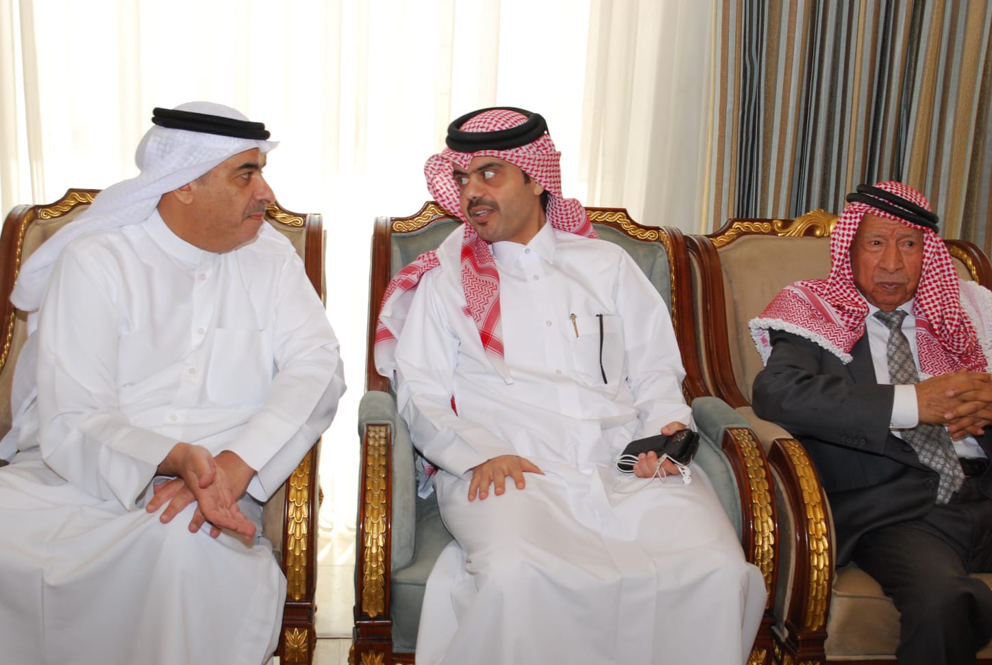 سفارة قطر في الأردن تستقبل المعزين بوفاة الأمير الوالد الشيخ حمد بن خليفة آل ثاني