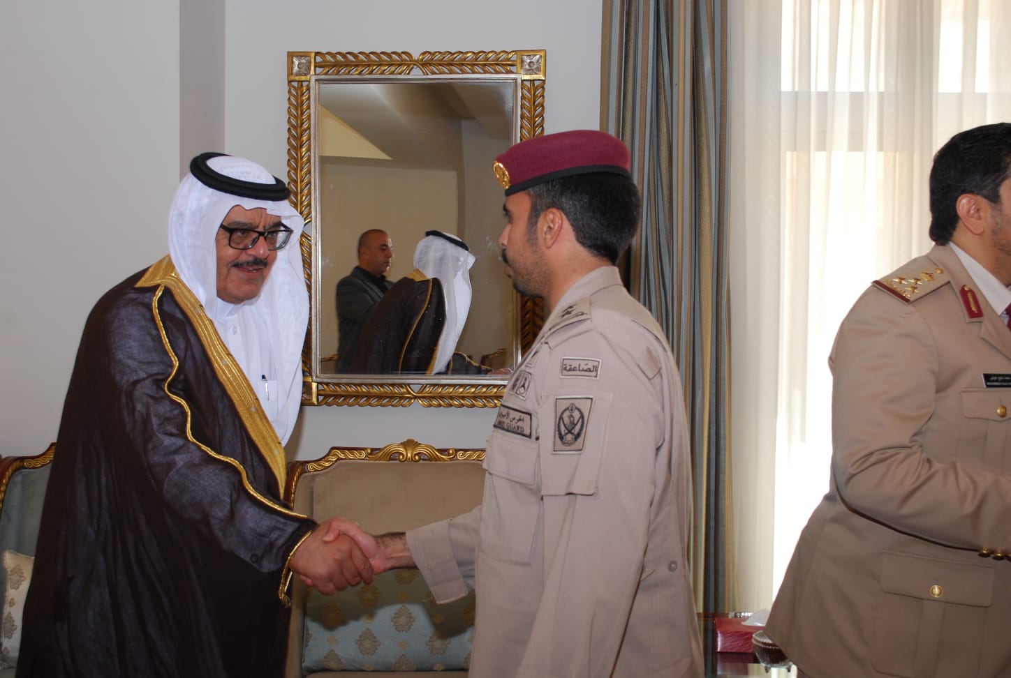 سفارة قطر في الأردن تستقبل المعزين بوفاة الأمير الوالد الشيخ حمد بن خليفة آل ثاني