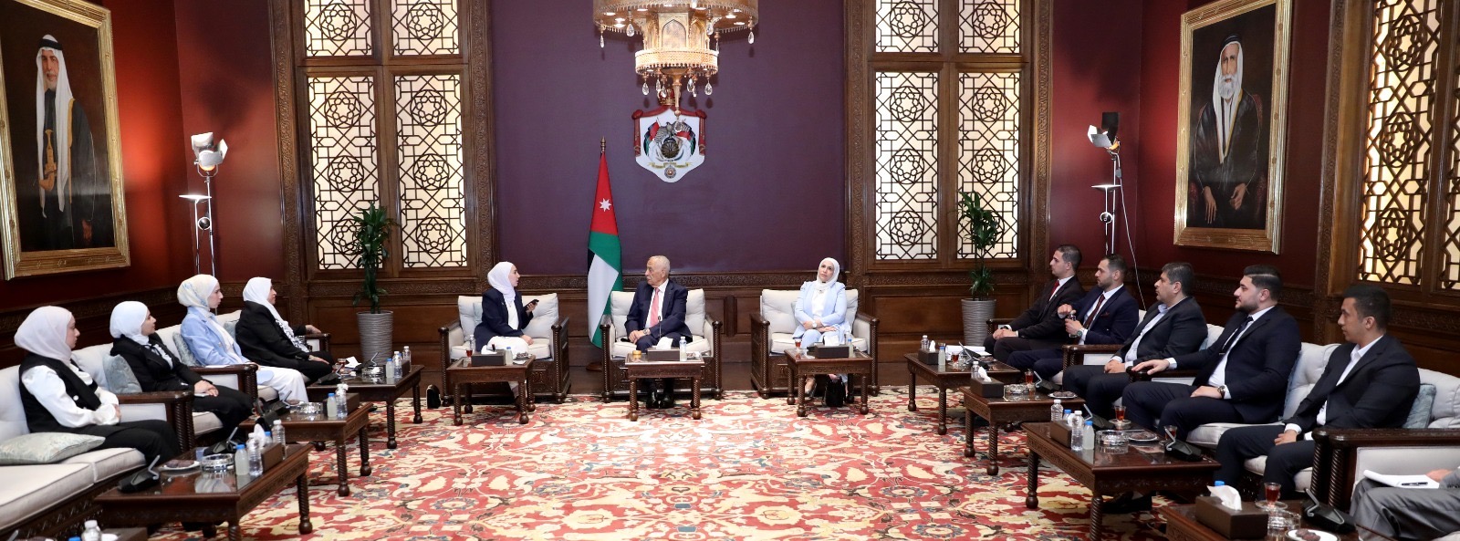 العيسوي يلتقي وفدا من فريق أصحاب المبادرات الصحية والبيئية