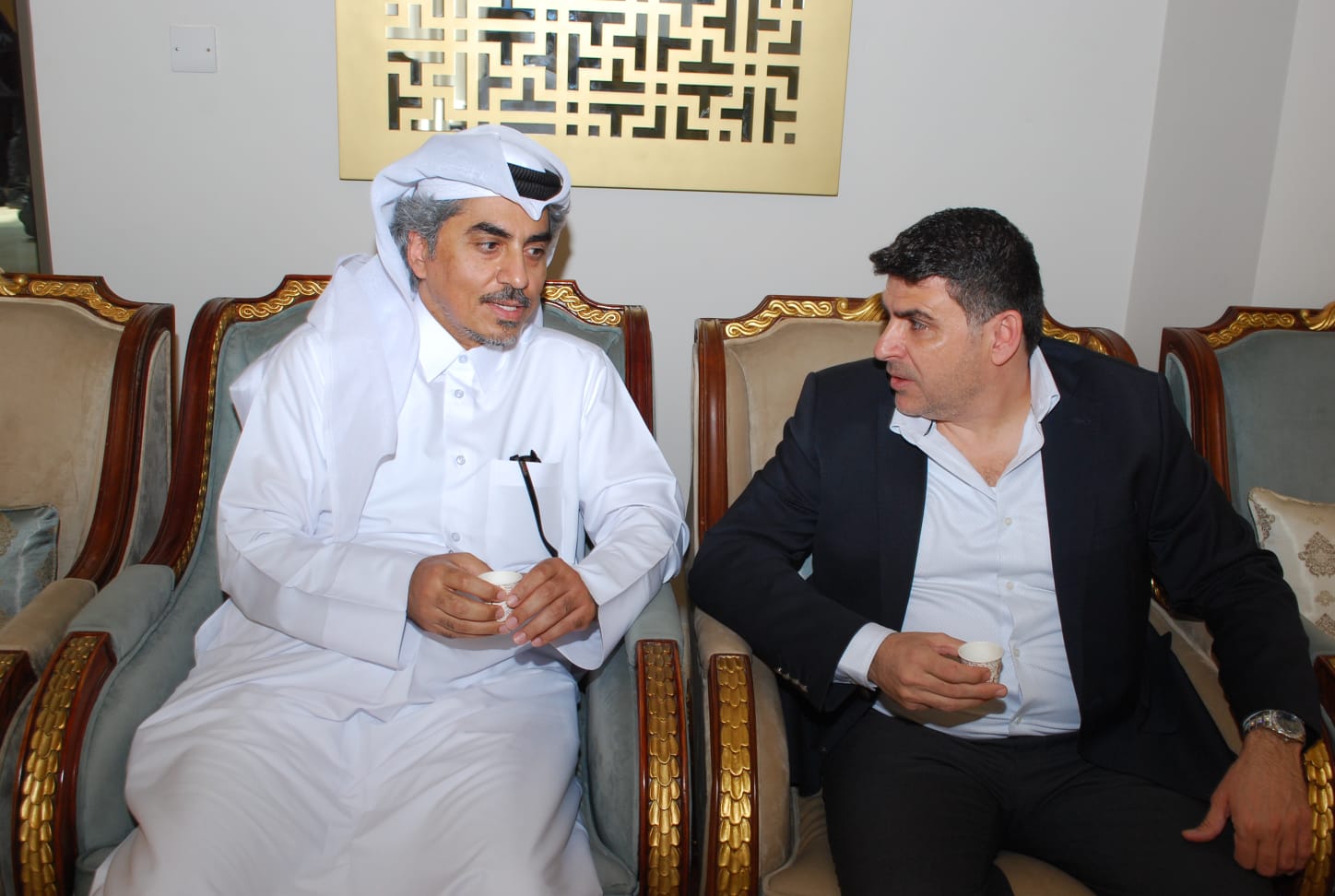 سفارة قطر في الأردن تستقبل المعزين بوفاة الأمير الوالد الشيخ حمد بن خليفة آل ثاني