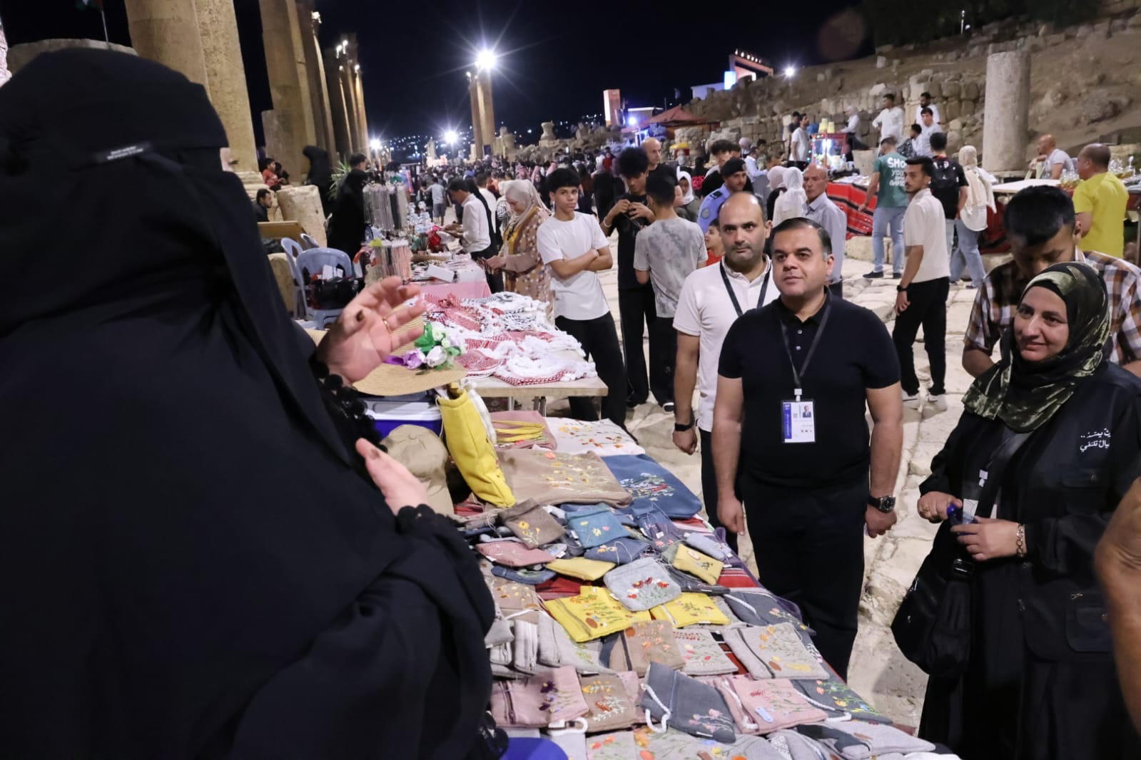 الخضير يتفقد فعاليات مهرجان جرش ويؤكد استمرار تطوير الخدمات للزوار