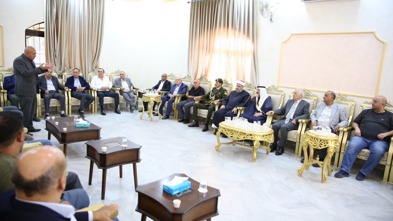 مندوبا عن الملك وولي العهد.. العيسوي يعزي عشائر النعيمي والخريسات ونزال