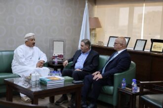 السفير العُماني يطلع على إنجازات "البوتاس العربية" ومشاريعها التوسعية
