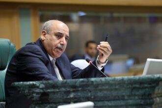 القاضي: نقف خلف جهود الملك الهادفة لبلورة موقف عربي ودولي يوقف انتهاكات الاحتلال