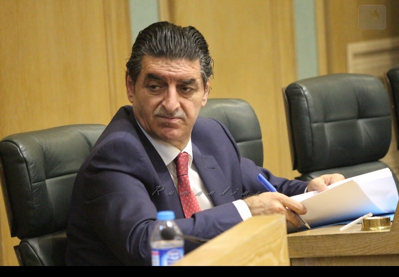ملتعن امه بعزا ابوه".. الخلايلة يفجرها تحت القبة بشأن رسوم المزاد