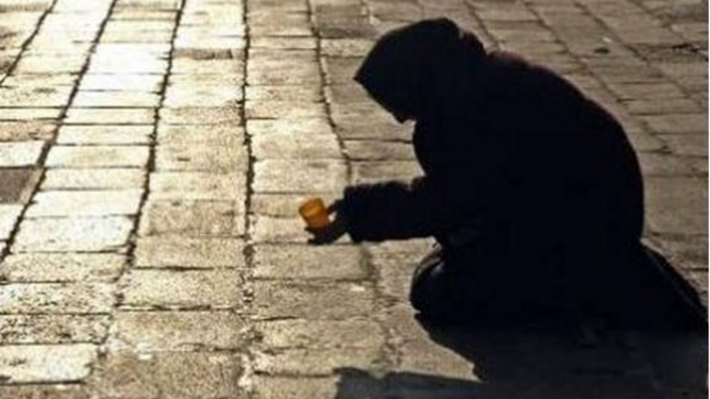 صورة حول : متسولة عُثر بحوزتها على 30 ألف دينار قُتلت على يد ابن شقيقتها متسولة عُثر بحوزتها على 30 ألف دينار قُتلت على يد ابن شقيقتها