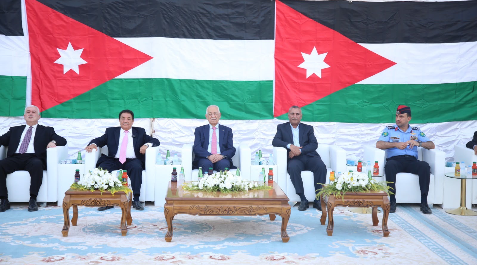 صورة حول : رئيس الديوان الملكي يرعى احتفال أهالي الرمثا بالأعياد والمناسبات الوطنية رئيس الديوان الملكي يرعى احتفال أهالي الرمثا بالأعياد والمناسبات الوطنية