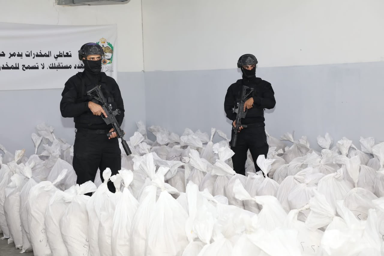صورة حول : عاجل| الأمن العام يتلف كميات ضخمة من المخدرات المضبوطة في 1121 قضية عاجل| الأمن العام يتلف كميات ضخمة من المخدرات المضبوطة في 1121 قضية
