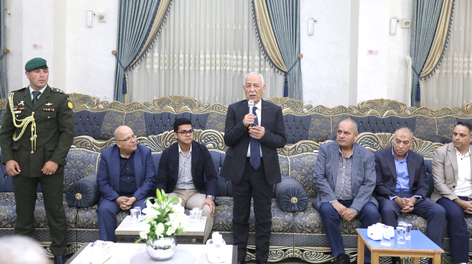 مندوبا عن الملك وولي العهد.. العيسوي يعزي عشيرتي عساف والطويل