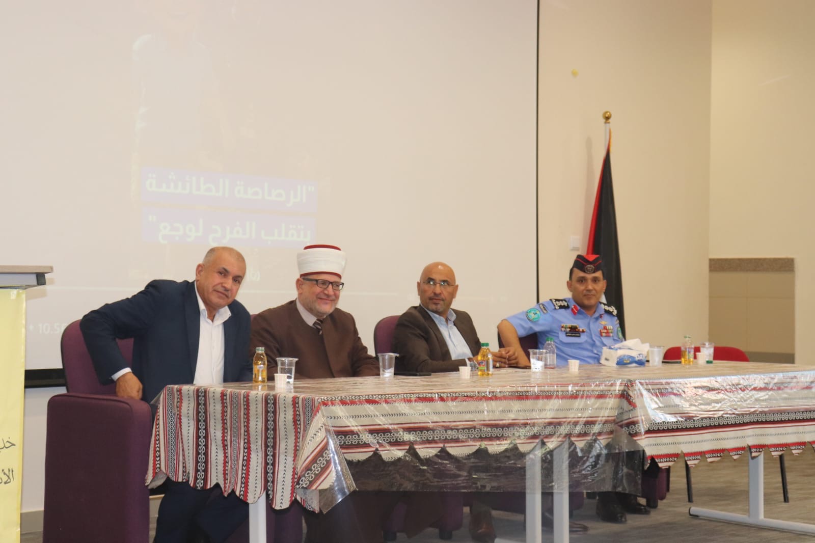 ندوة في الشونة الجنوبية للتوعية بمخاطر إطلاق العيارات النارية احتفالاً بنتائج التوجيهي