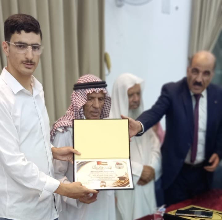 ديوان أبو اصليح يكرّم 80 من أبناء العشيرة الناجحين في التوجيهي والجامعات