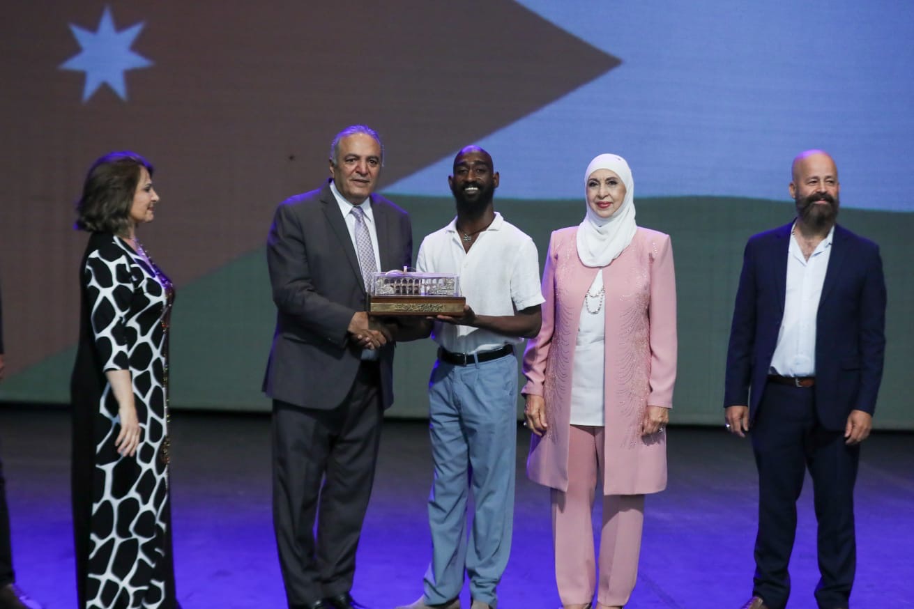مسرحية" المدعو صدفة" من البحرين تحصد جوائز مهرجان المونودراما المسرحي الرابع