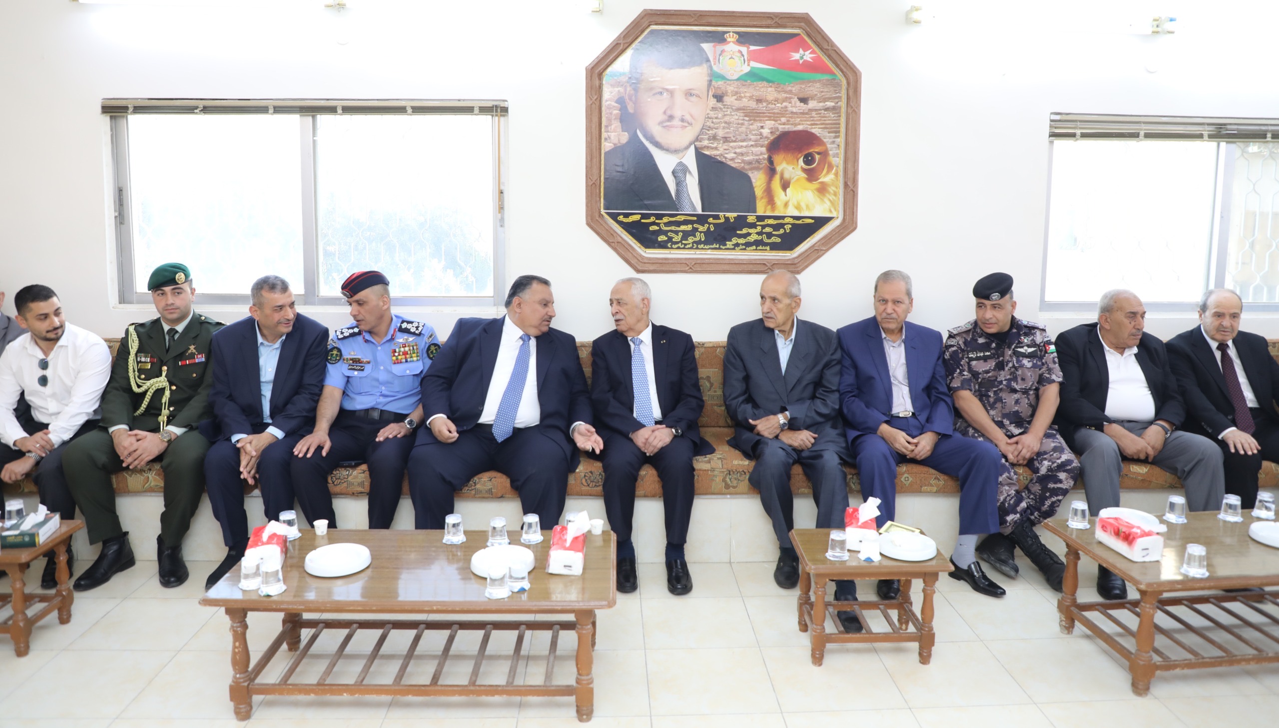 مندوبا عن الملك وولي العهد.. العيسوي يعزي عشيرة الحموري