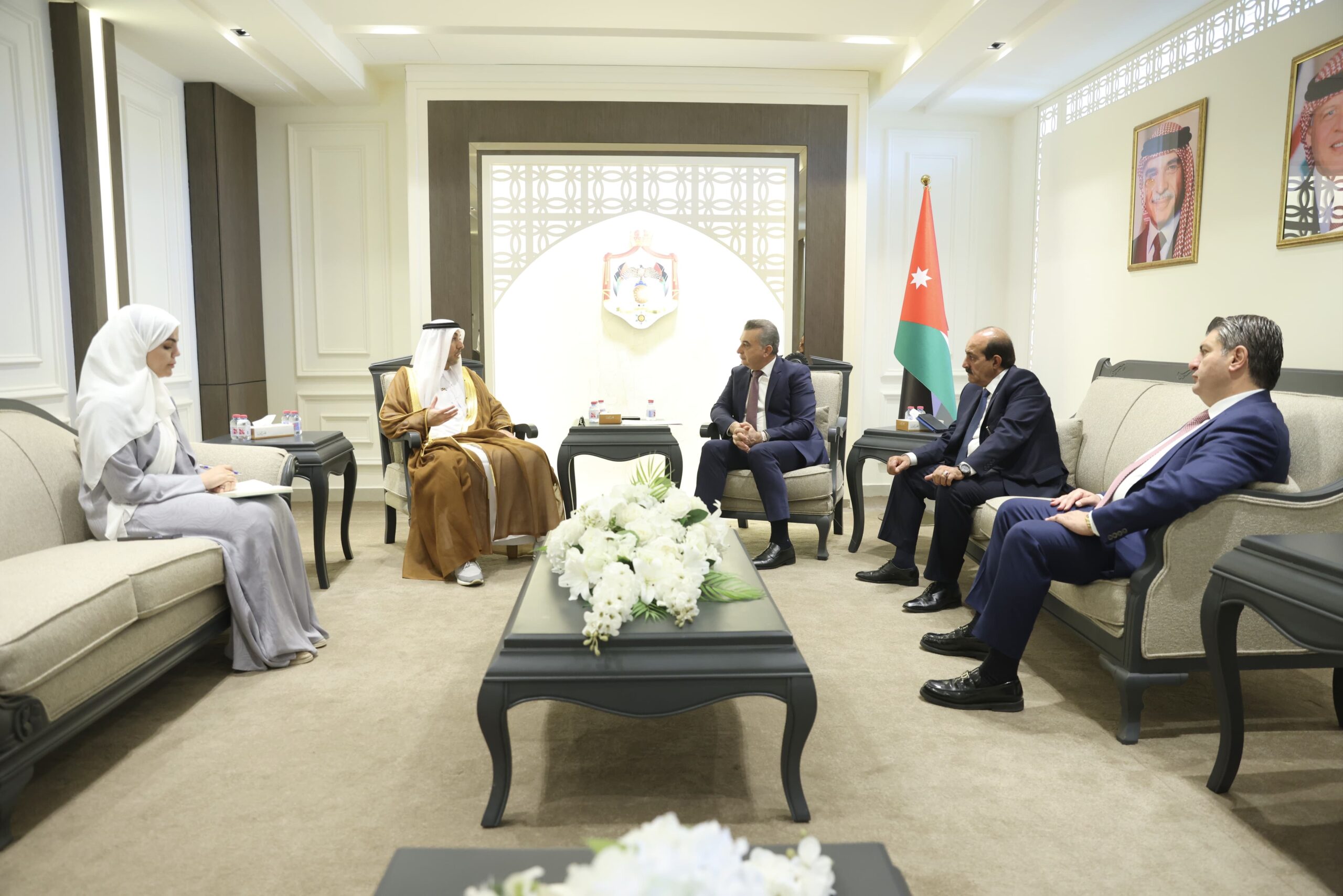 صورة حول : "الخارجية النيابية" تلتقي القائم بأعمال السفارة الإماراتية "الخارجية النيابية" تلتقي القائم بأعمال السفارة الإماراتية
