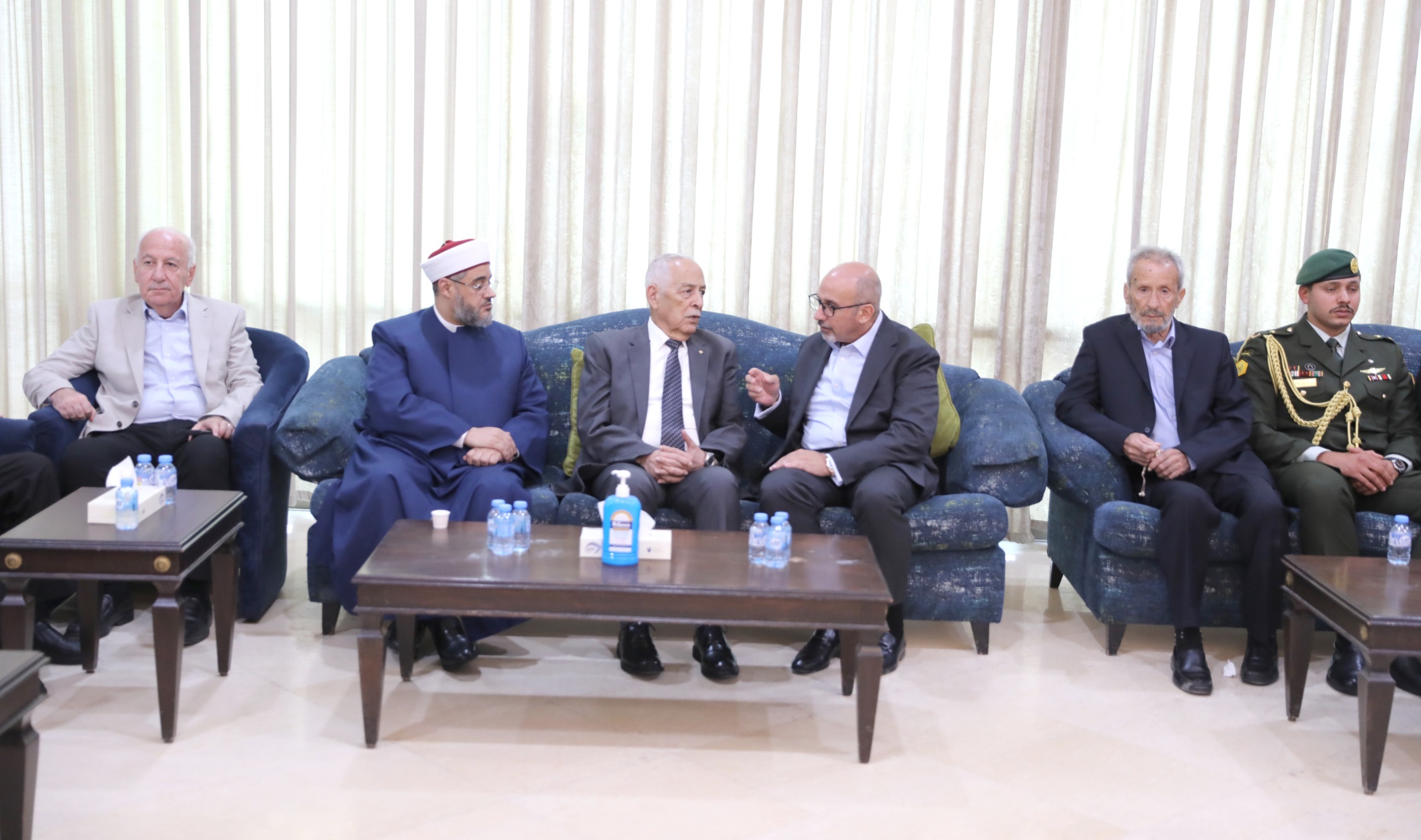 مندوبا عن الملك وولي العهد.. العيسوي يعزي الزايد وأبو صد والنجداوي