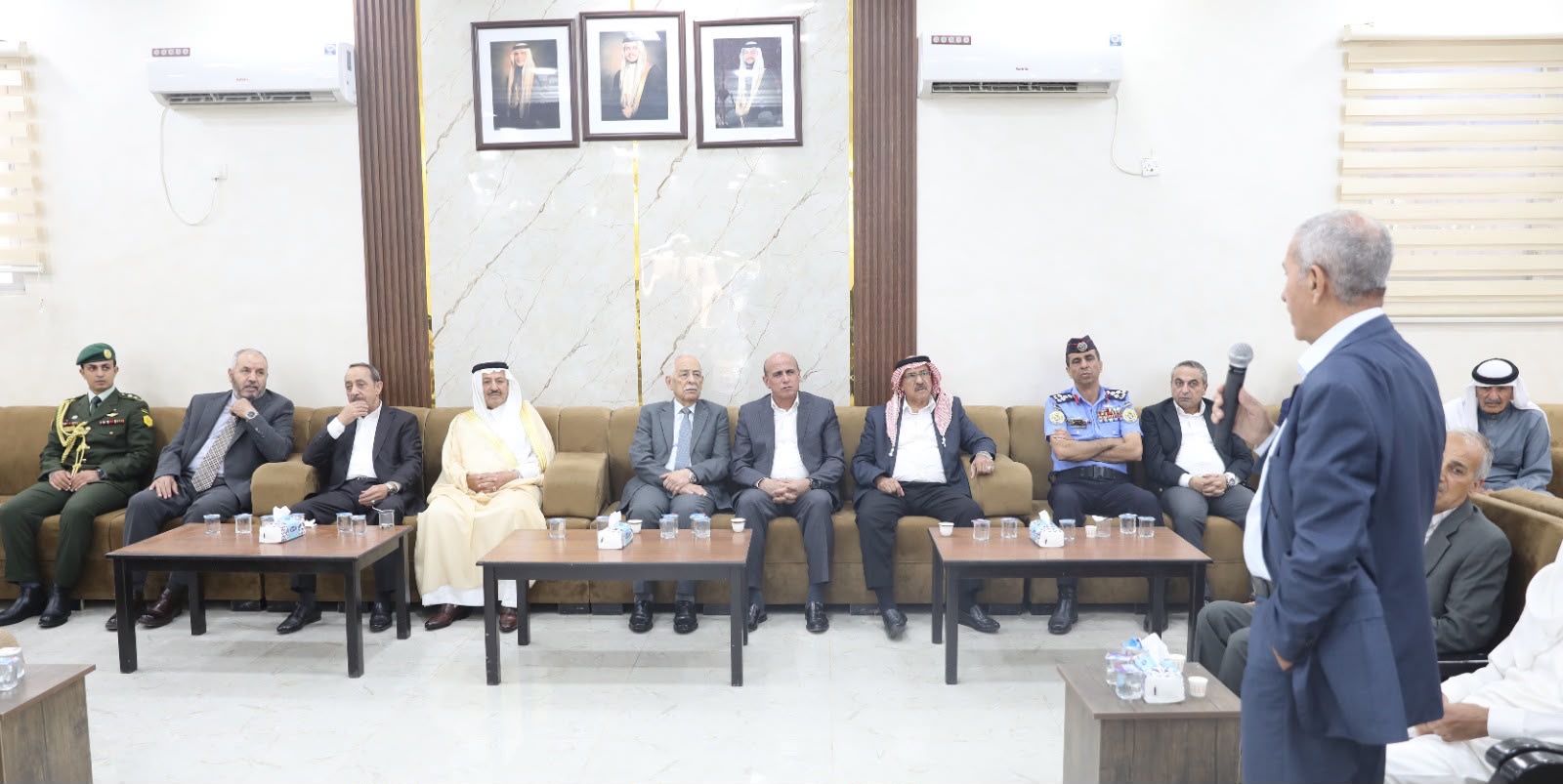 صورة حول : مندوبا عن الملك وولي العهد… العيسوي يعزي المجالي والنواصرة مندوبا عن الملك وولي العهد… العيسوي يعزي المجالي والنواصرة