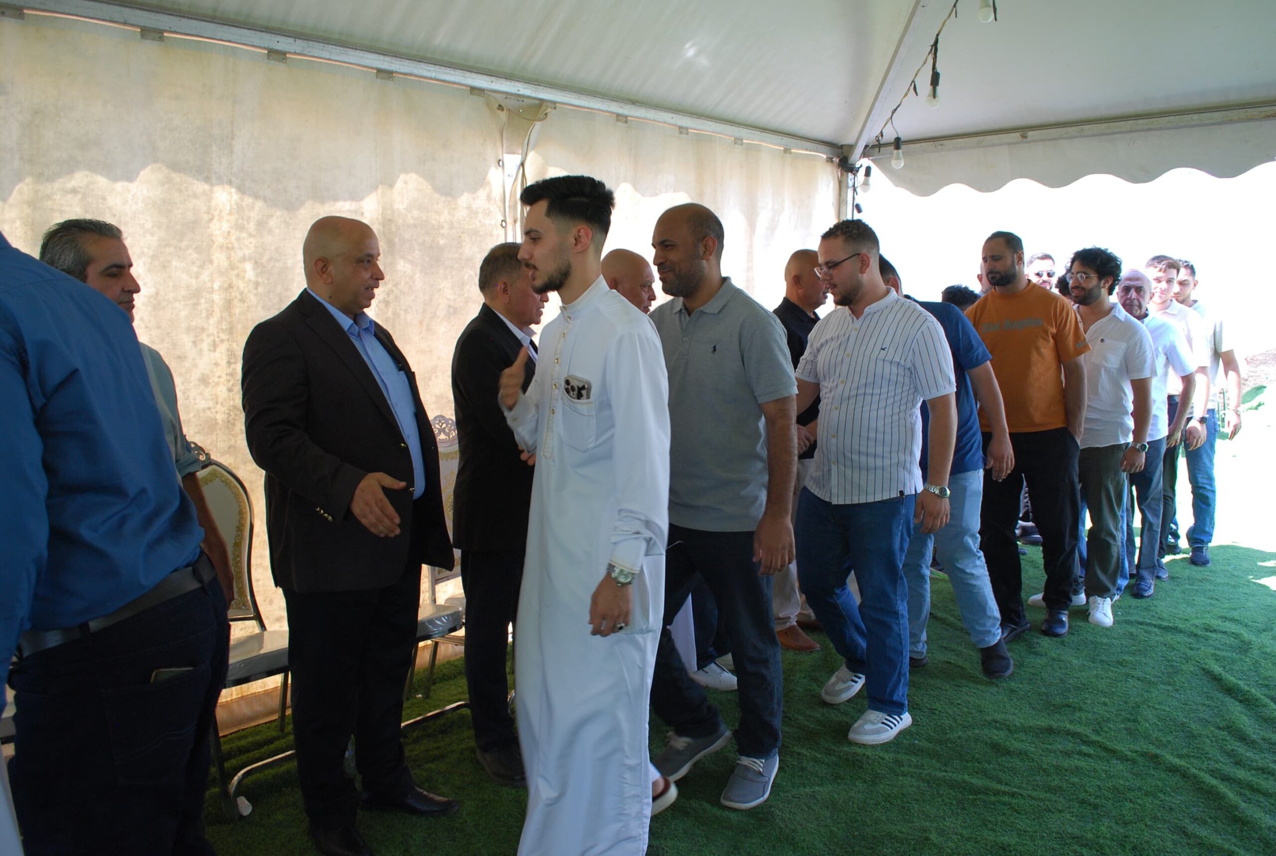 أفراح آل المناصرة بزفاف قيس وسط حضور الأهل والأصدقاء