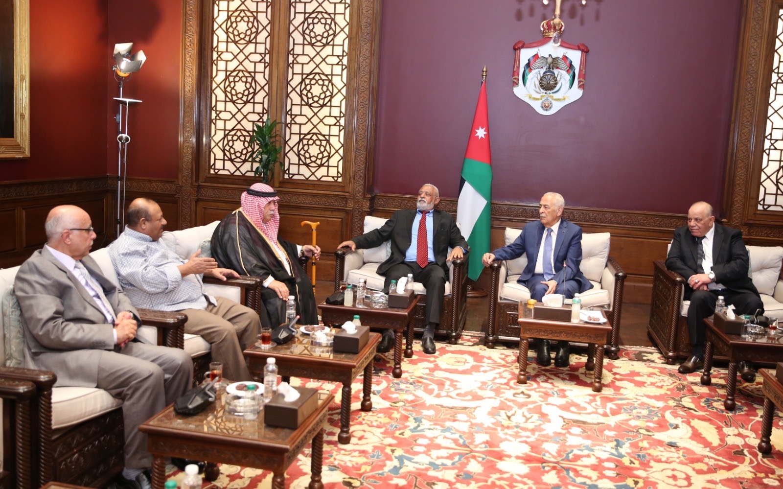 رئيس الديوان الملكي يلتقي وفدا شبابيا من لواء وادي السير ووفدا من أبناء عشيرة أبو دية البدوي