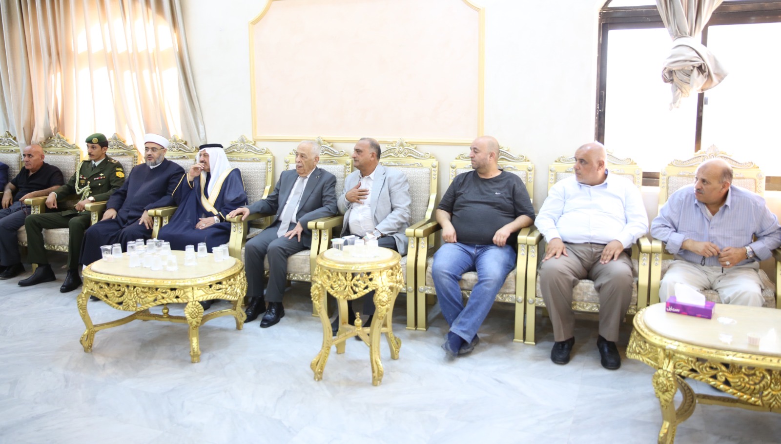 مندوبا عن الملك وولي العهد.. العيسوي يعزي عشائر النعيمي والخريسات ونزال