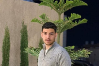 الرائد المهندس رعد الزواهرة يهنئ العم العزيز عمر عبدالله الزواهرة بنجاح نجله محمد في الثانوية العامة