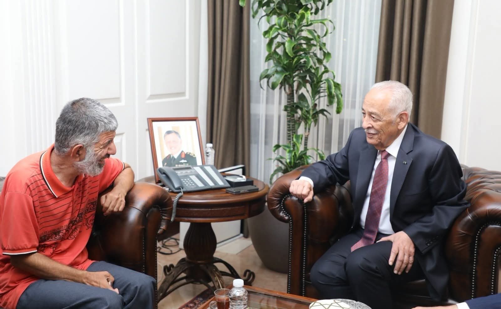 الديوان الملكي يستقبل العقيلات بعد واقعة رفض فواز الزعبي مصافحة رئيس الديوان الملكي