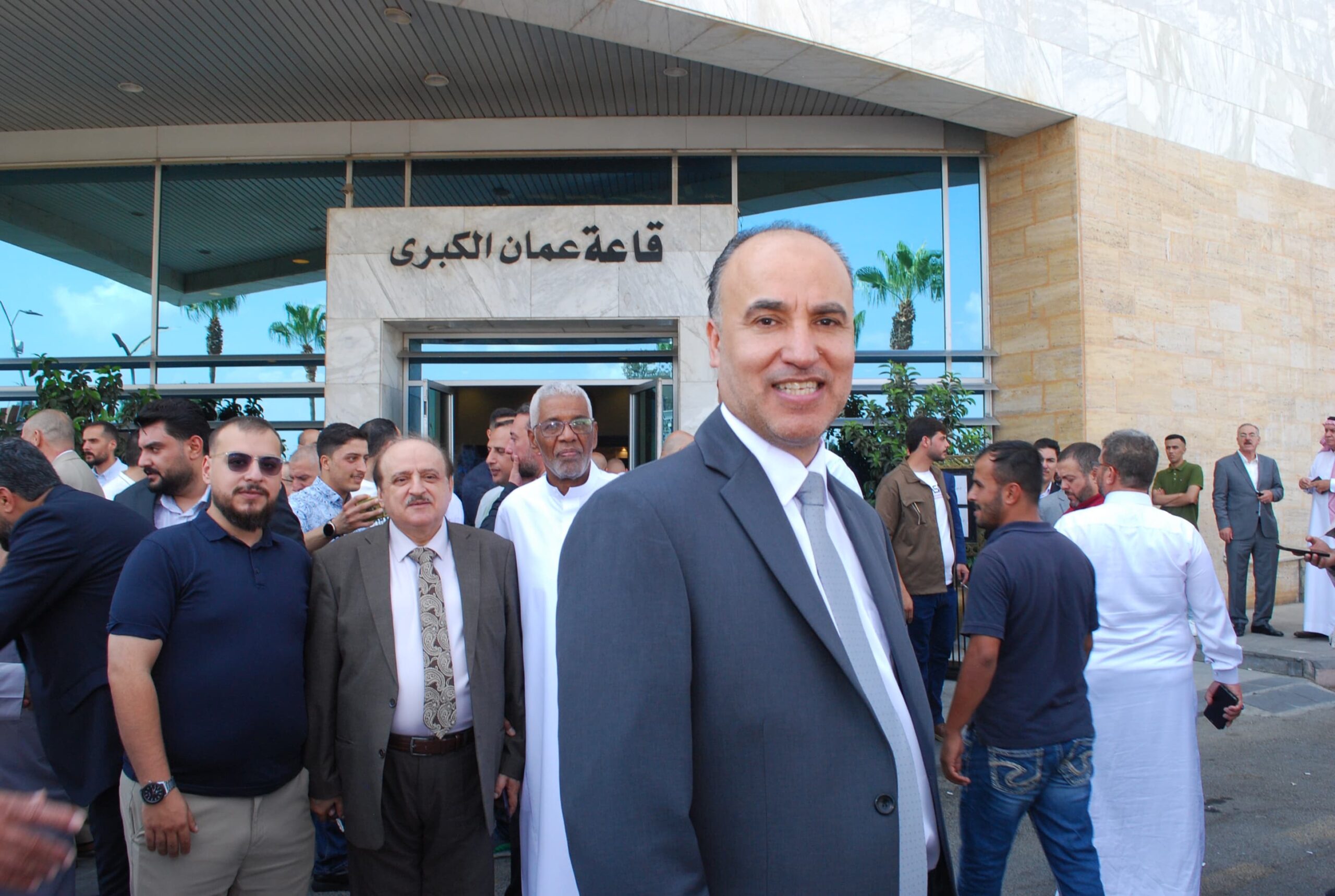 يقيم الحاج ابو رخية حفل غداء بمناسبة فرح نجله محمد نبيل ابو رخية