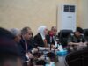 وزير الاستثمار يتفقد التشغيل التجريبي لمشروع النقل المدرسي في البادية الجنوبية