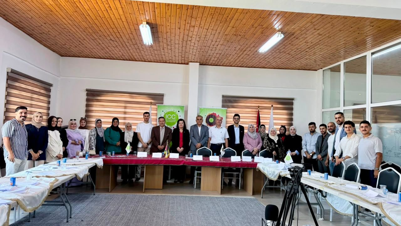 صورة حول : «لا صوت على الهامش»: الجلسة الحوارية الثالثة في كفرنجة ضمن مشروع «من الرؤية إلى التنفيذ» «لا صوت على الهامش»: الجلسة الحوارية الثالثة في كفرنجة ضمن مشروع «من الرؤية إلى التنفيذ»