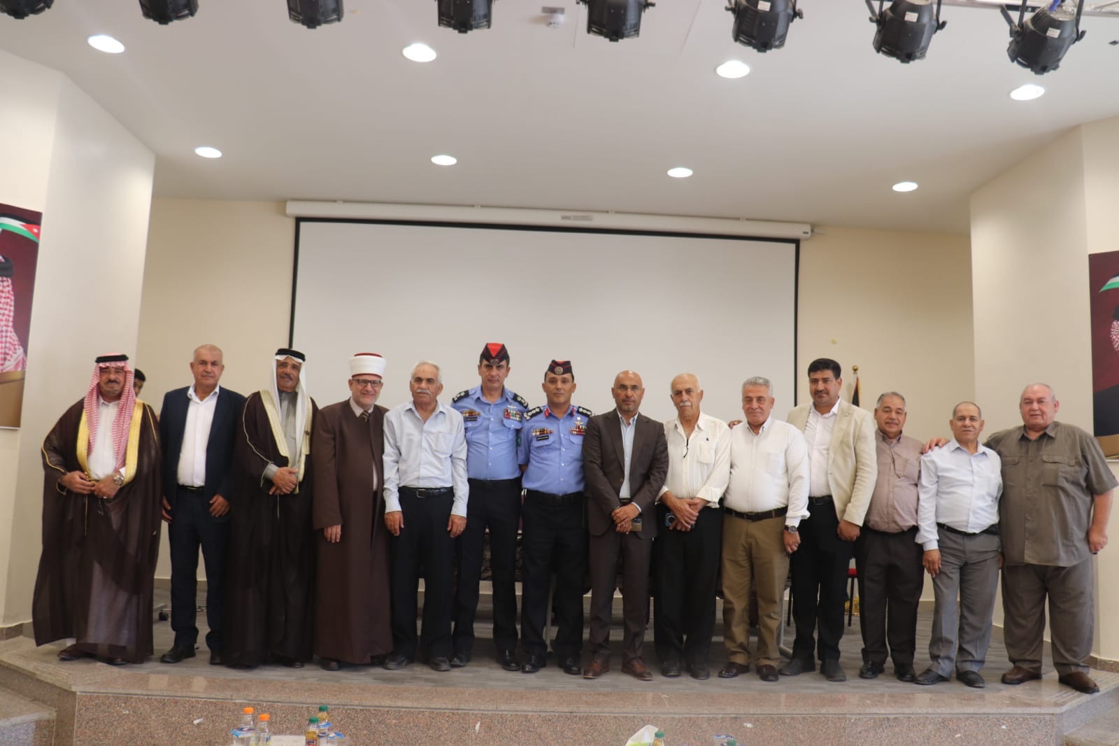 صورة حول : ندوة في الشونة الجنوبية للتوعية بمخاطر إطلاق العيارات النارية احتفالاً بنتائج التوجيهي ندوة في الشونة الجنوبية للتوعية بمخاطر إطلاق العيارات النارية احتفالاً بنتائج التوجيهي
