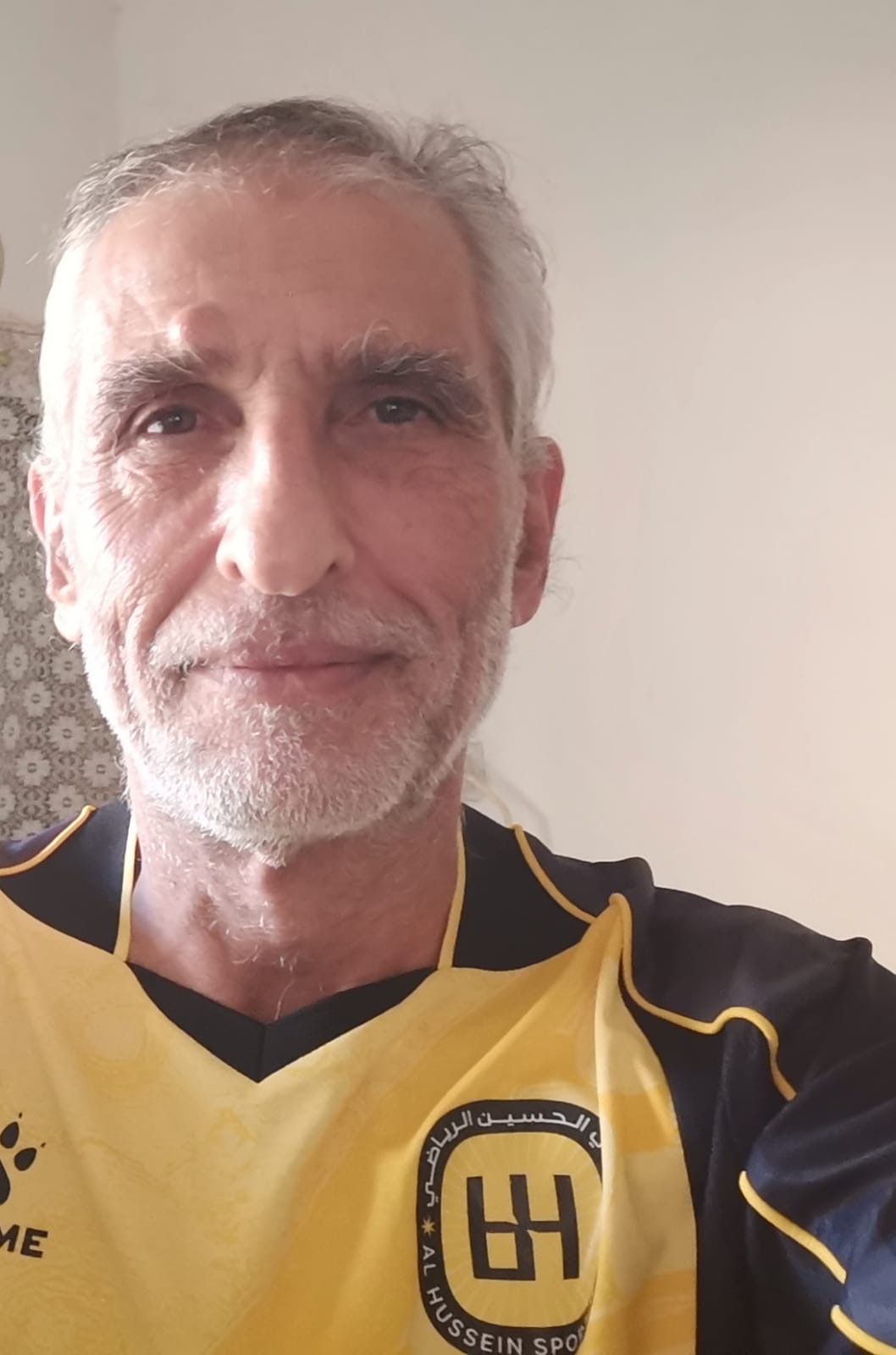 صورة حول : بين الأصفر... والأزرق! بين الأصفر... والأزرق!