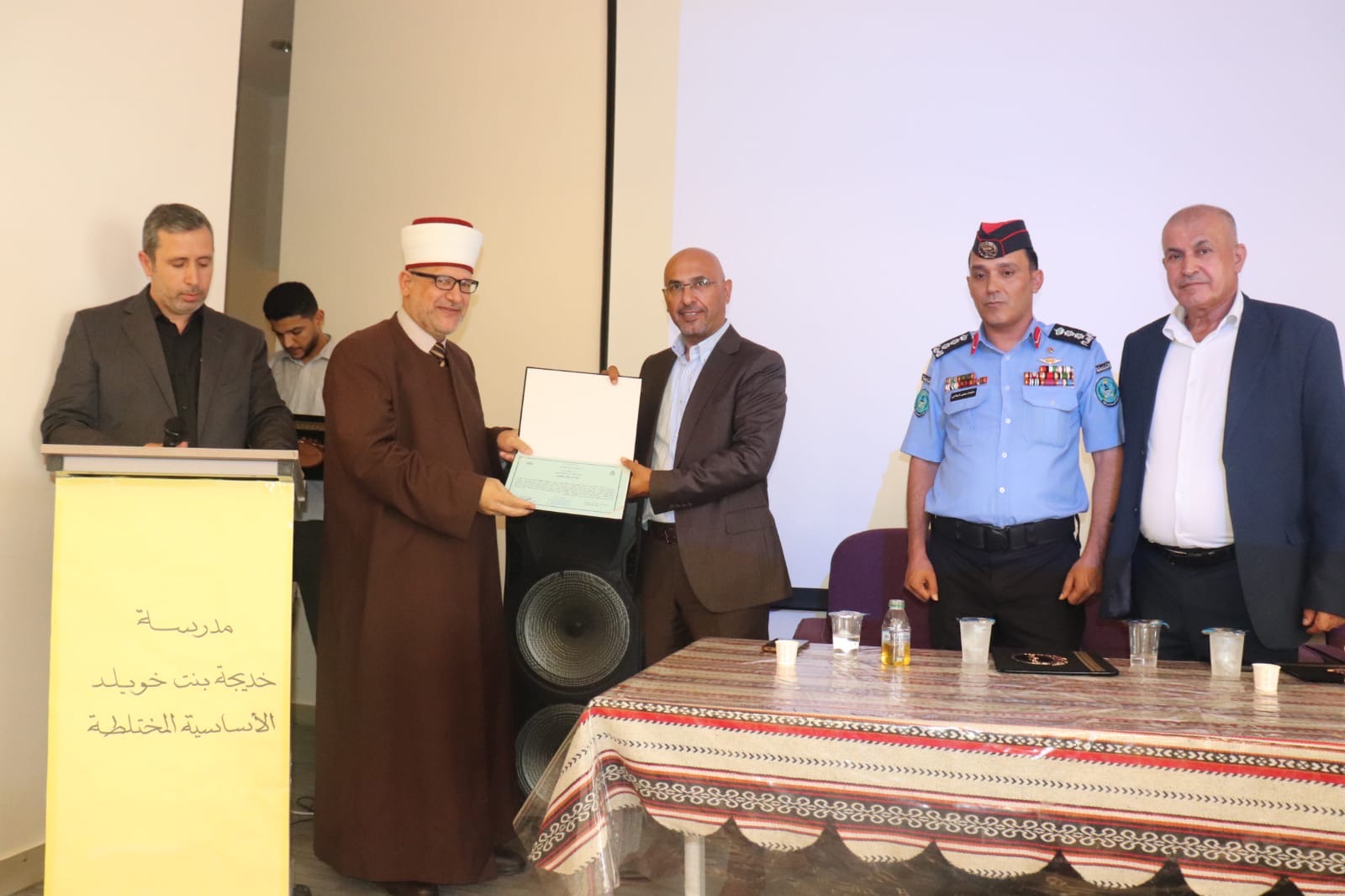 ندوة في الشونة الجنوبية للتوعية بمخاطر إطلاق العيارات النارية احتفالاً بنتائج التوجيهي