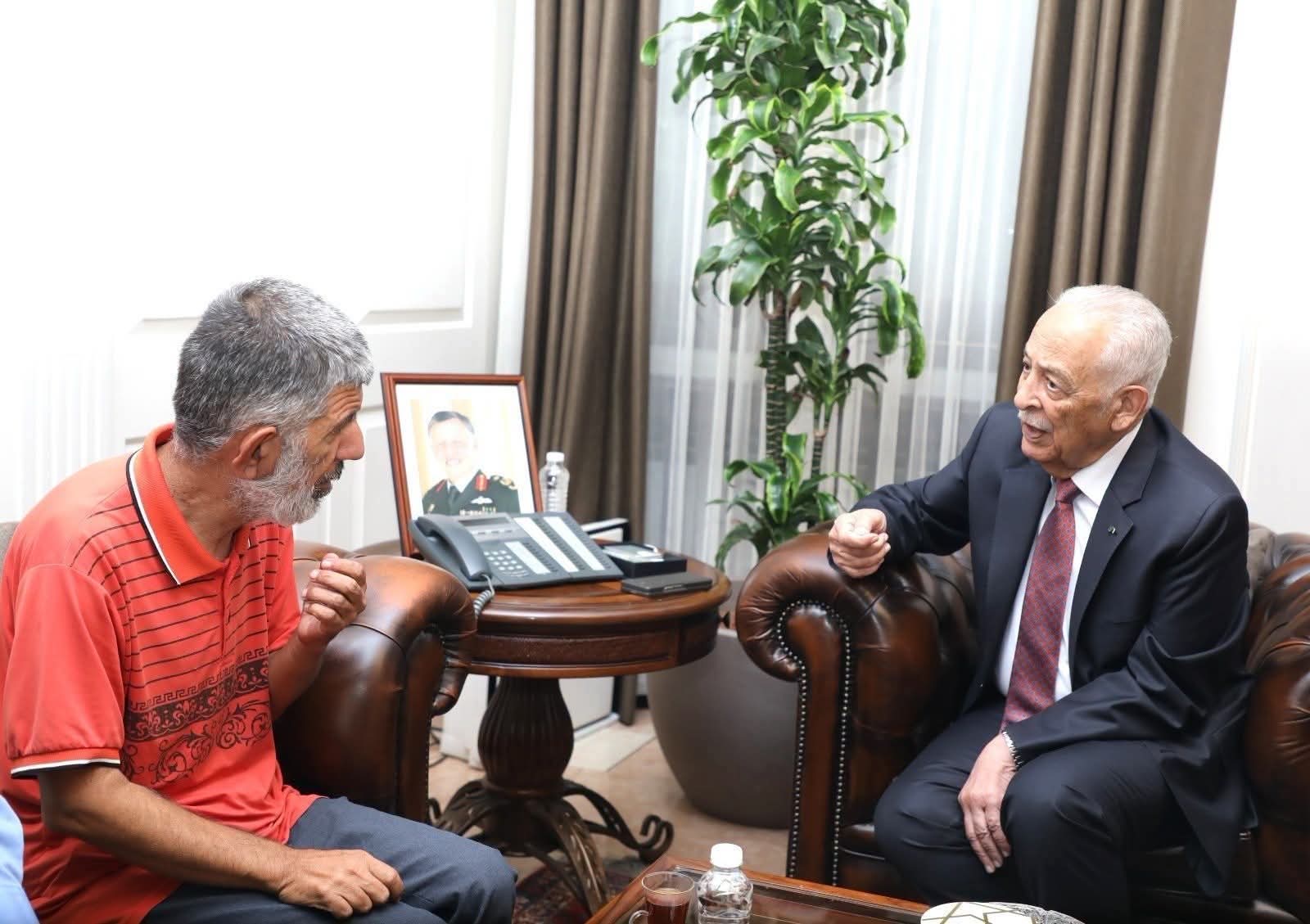 الديوان الملكي يستقبل العقيلات بعد واقعة رفض فواز الزعبي مصافحة رئيس الديوان الملكي