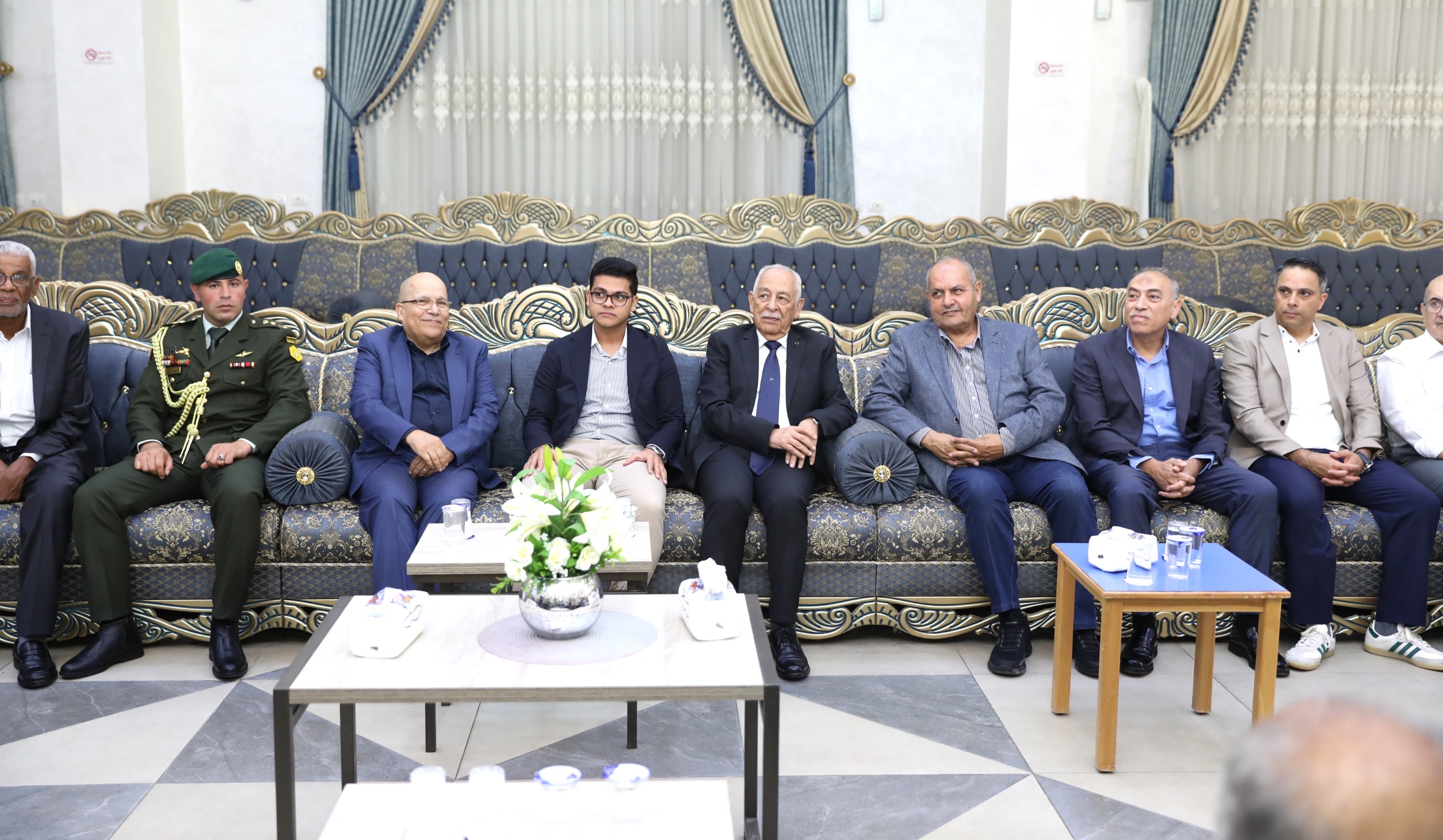 مندوبا عن الملك وولي العهد.. العيسوي يعزي عشيرتي عساف والطويل
