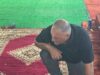 عميد شؤون الطلبة في جامعة مؤتة يشارك بنفسه في تجهيزات ميدان التخريج