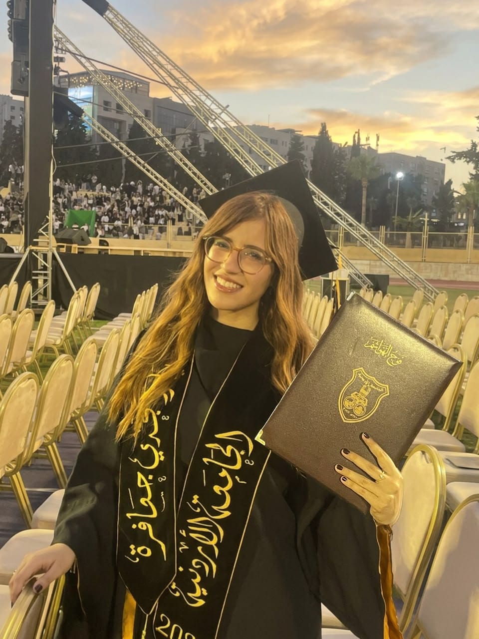 صورة حول : الدكتور مجدي الجعافرة وزوجته الدكتورة سمية الهباهبة يهنئان ابنتهم بالتخرج الدكتور مجدي الجعافرة وزوجته الدكتورة سمية الهباهبة يهنئان ابنتهم بالتخرج