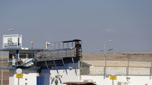 صورة حول : هيئة الأسرى: الاحتلال يمنع زيارات الصليب الأحمر للأسرى منذ 30 شهرًا هيئة الأسرى: الاحتلال يمنع زيارات الصليب الأحمر للأسرى منذ 30 شهرًا