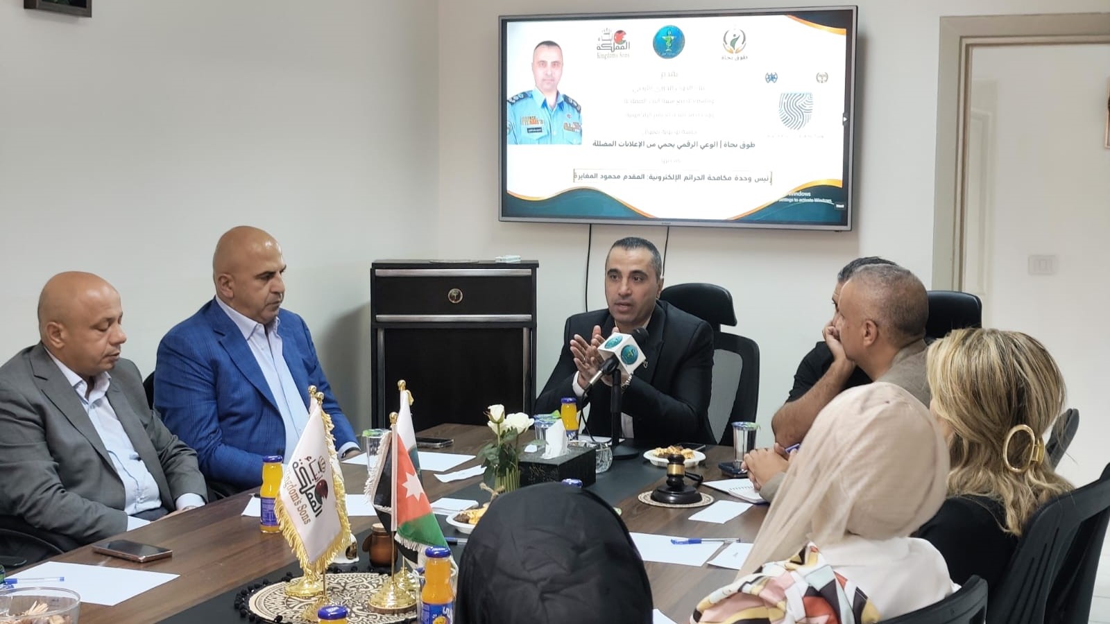 صورة حول : "طوق نجاة" تناقش مخاطر الإعلانات المضللة والجرائم الإلكترونية "طوق نجاة" تناقش مخاطر الإعلانات المضللة والجرائم الإلكترونية