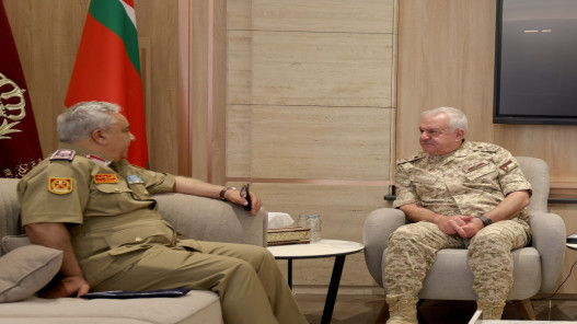 صورة حول : رئيس هيئة الأركان يستقبل مدير عام إدارة الخدمات الطبية الليبية رئيس هيئة الأركان يستقبل مدير عام إدارة الخدمات الطبية الليبية