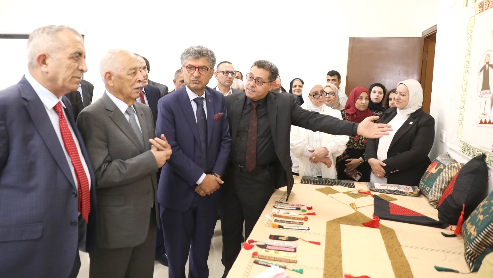 تزامنا مع الزيارة الملكية لمعان.. العيسوي يفتتح مقر جمعية بيت الأنباط بوادي موسى