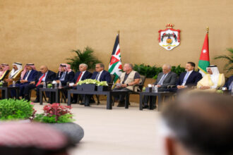 الملك: القوات المسلحة تواصل التصدي لأي اعتداء