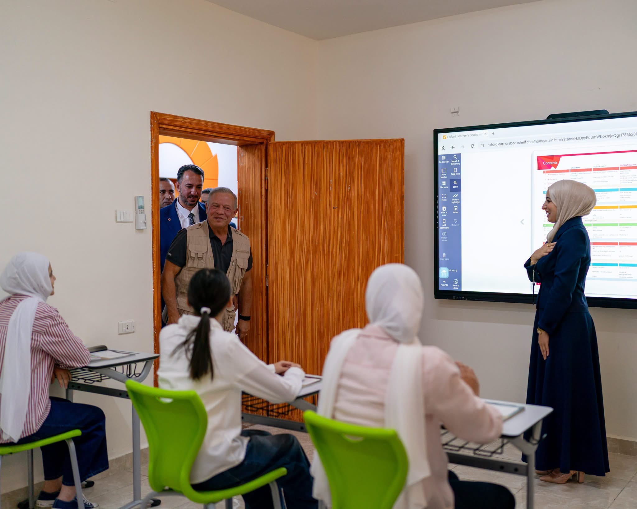 الملك يطلع على برامج مركز القنطرة لتنمية الموارد البشرية
