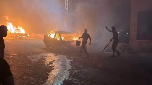 صورة حول : إحراق ثلاث مركبات وتدمير شبكة الكهرباء في اعتداءات للمستوطنين جنوب نابلس إحراق ثلاث مركبات وتدمير شبكة الكهرباء في اعتداءات للمستوطنين جنوب نابلس