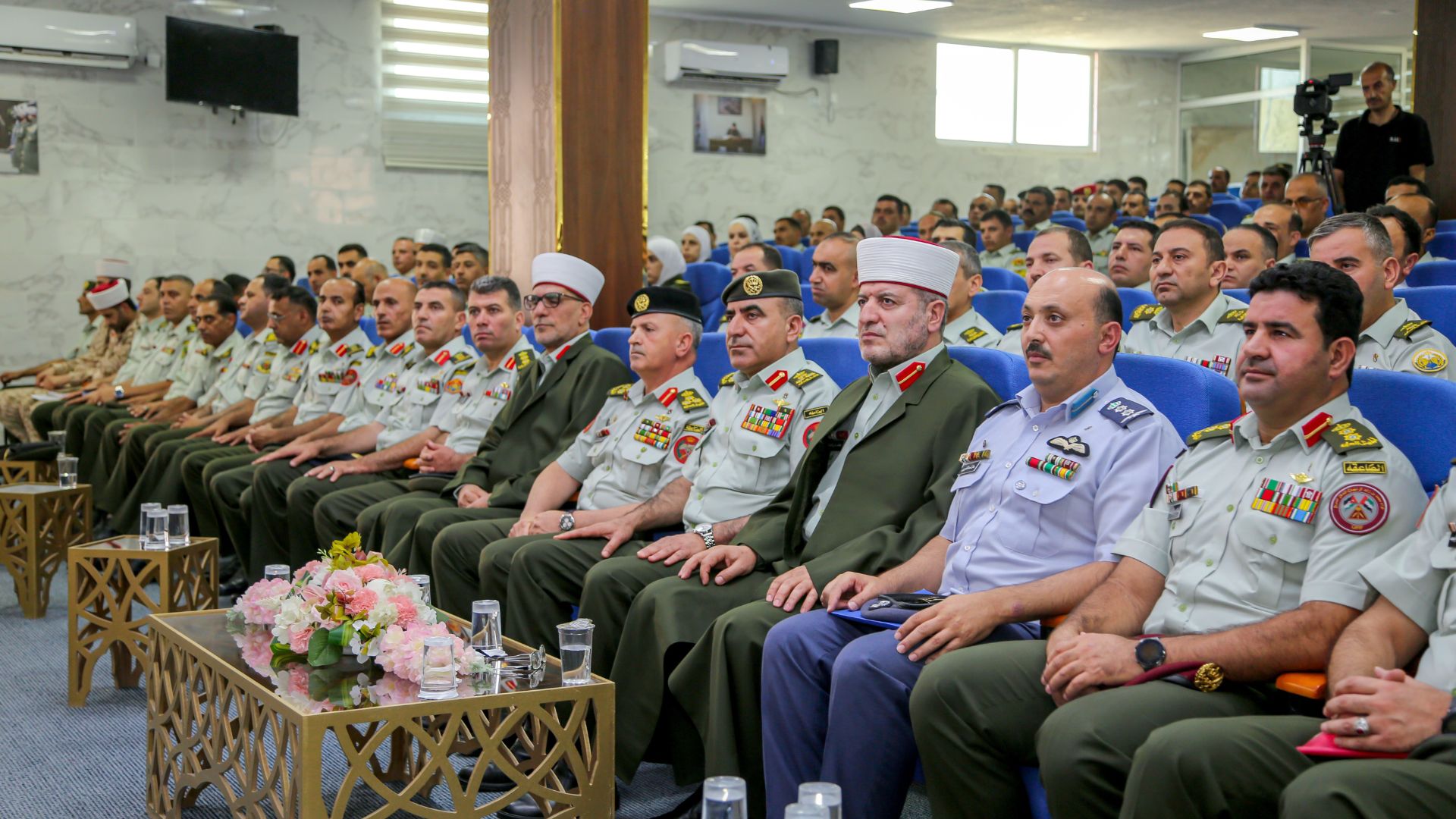 القوات المسلحة تودع بعثة العمرة العسكرية للعائلات