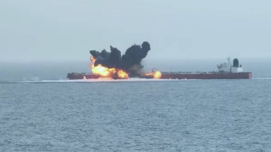 صورة حول : الحوثيون يعلنون استهداف ناقلة نفط سعودية قبالة ينبع في البحر الأحمر الحوثيون يعلنون استهداف ناقلة نفط سعودية قبالة ينبع في البحر الأحمر