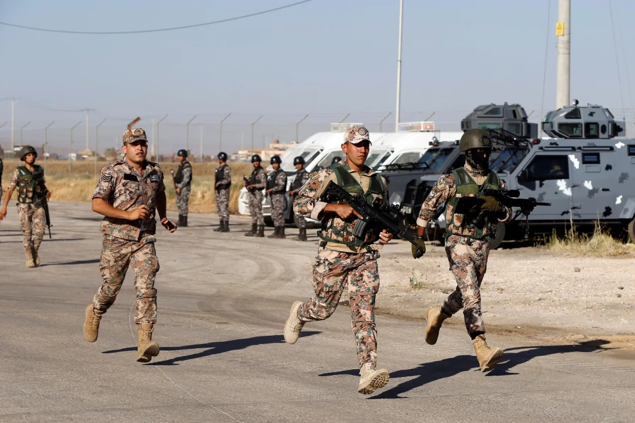 صورة حول : القوات المسلحة تفتح باب التجنيد لحملة القانون والحقوق القوات المسلحة تفتح باب التجنيد لحملة القانون والحقوق