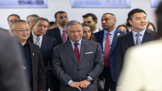صورة حول : الملك يزور شركة مختصة بتصنيع الروبوتات في شنغهاي الملك يزور شركة مختصة بتصنيع الروبوتات في شنغهاي