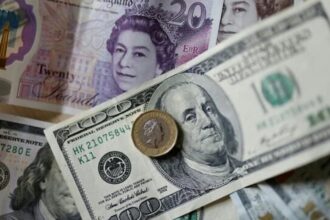 تراجع الإسترليني أمام الدولار وارتفاع طفيف مقابل اليورو